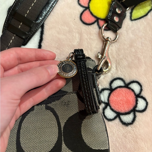 Iconic Coach Crossbody Bag - Picture 5 of 13